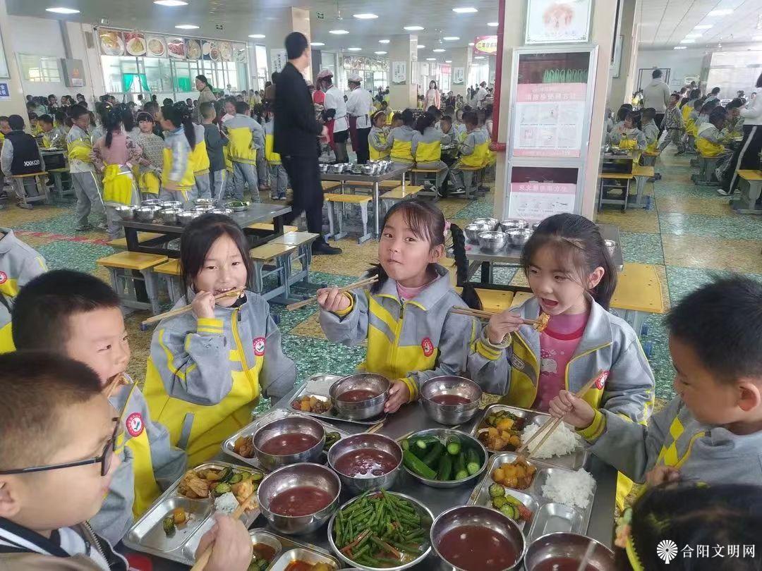 光盘行动  争当节粮小能手2.jpg