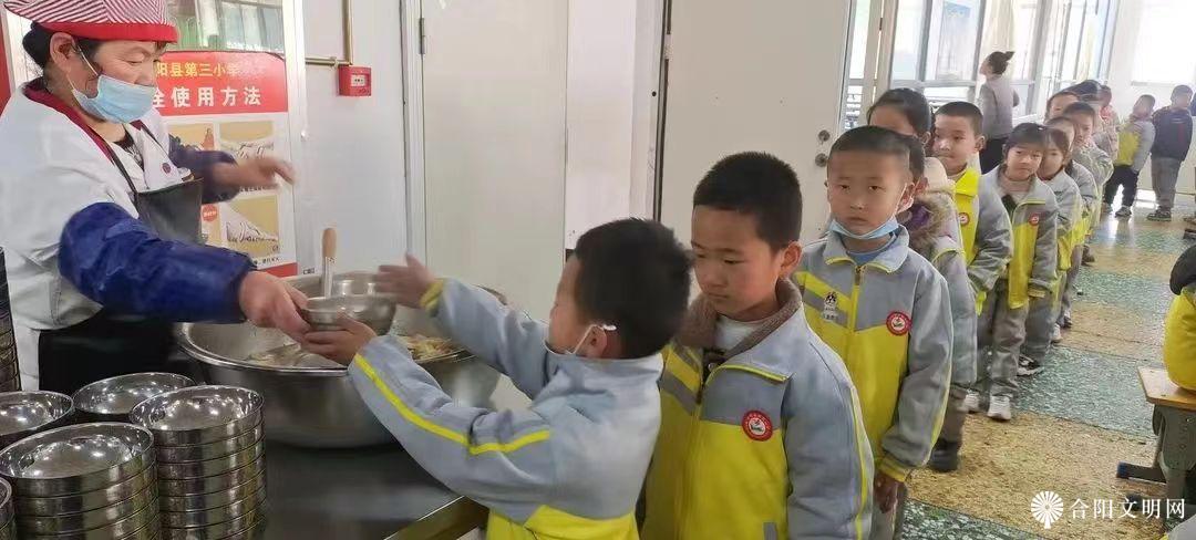 有序用餐  绘制礼仪明信片.jpg